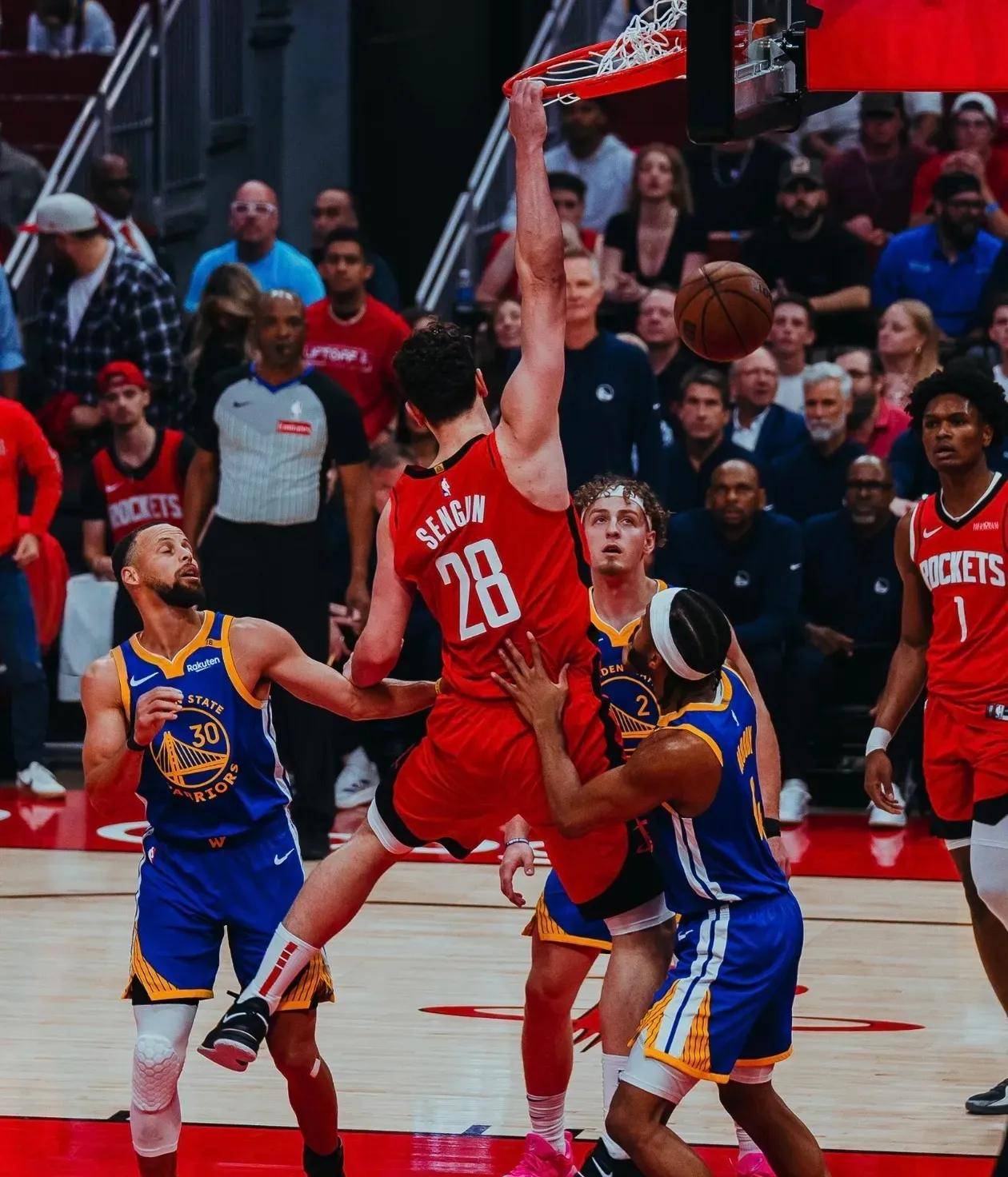 包含火箭主帅怒斥裁判判罚,现场气氛一度紧张的词条 包含火箭主帅怒斥裁判判罚,现场气氛一度紧张的词条