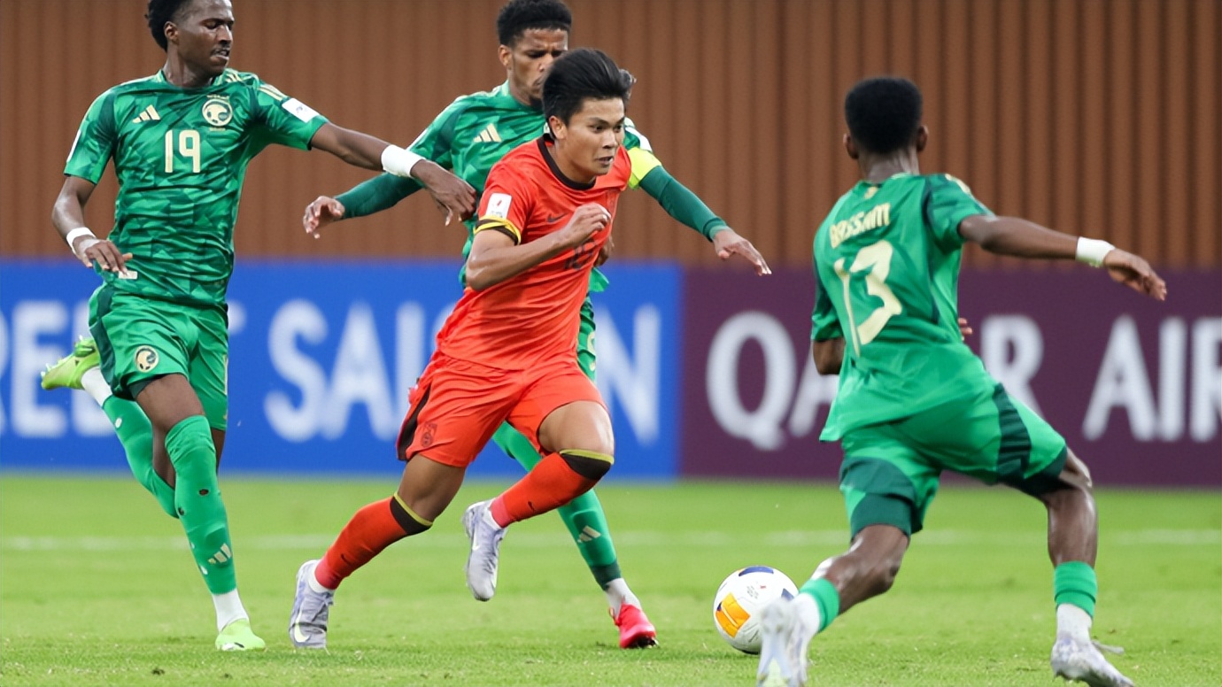 开云APP-关于国家队年轻球员亮相训练场，备战国际比赛的信息