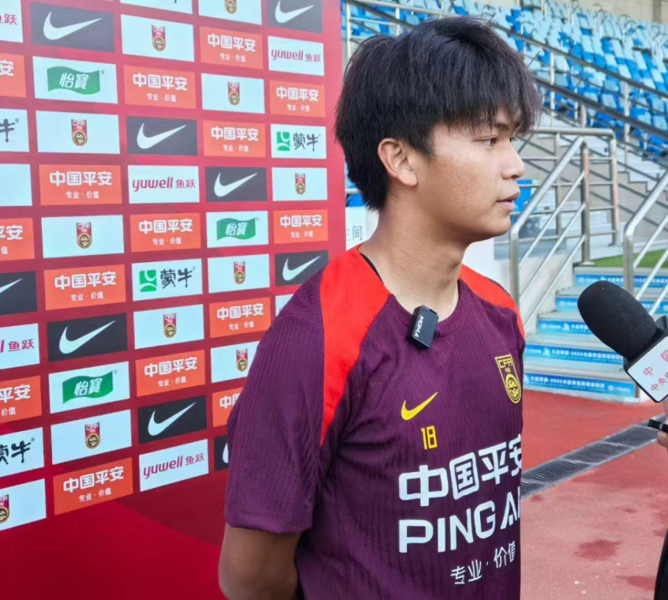 关于国家队年轻球员亮相训练场，备战国际比赛的信息