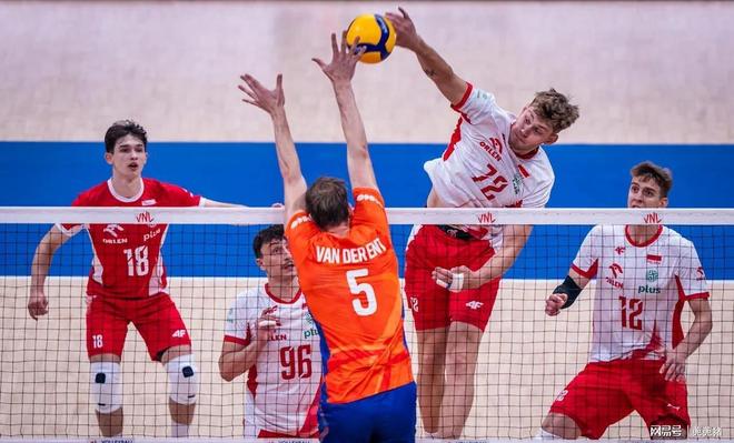 波兰队在比赛中控制局势,取得胜利 波兰队在比赛中控制局势,取得胜利