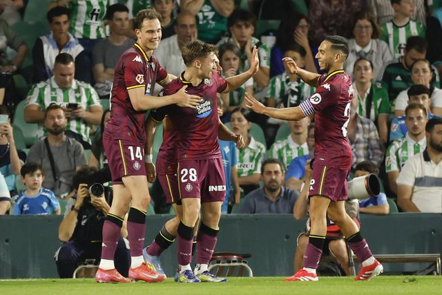 包含比利亚雷亚尔迎战瓦伦西亚：期待赢球的词条