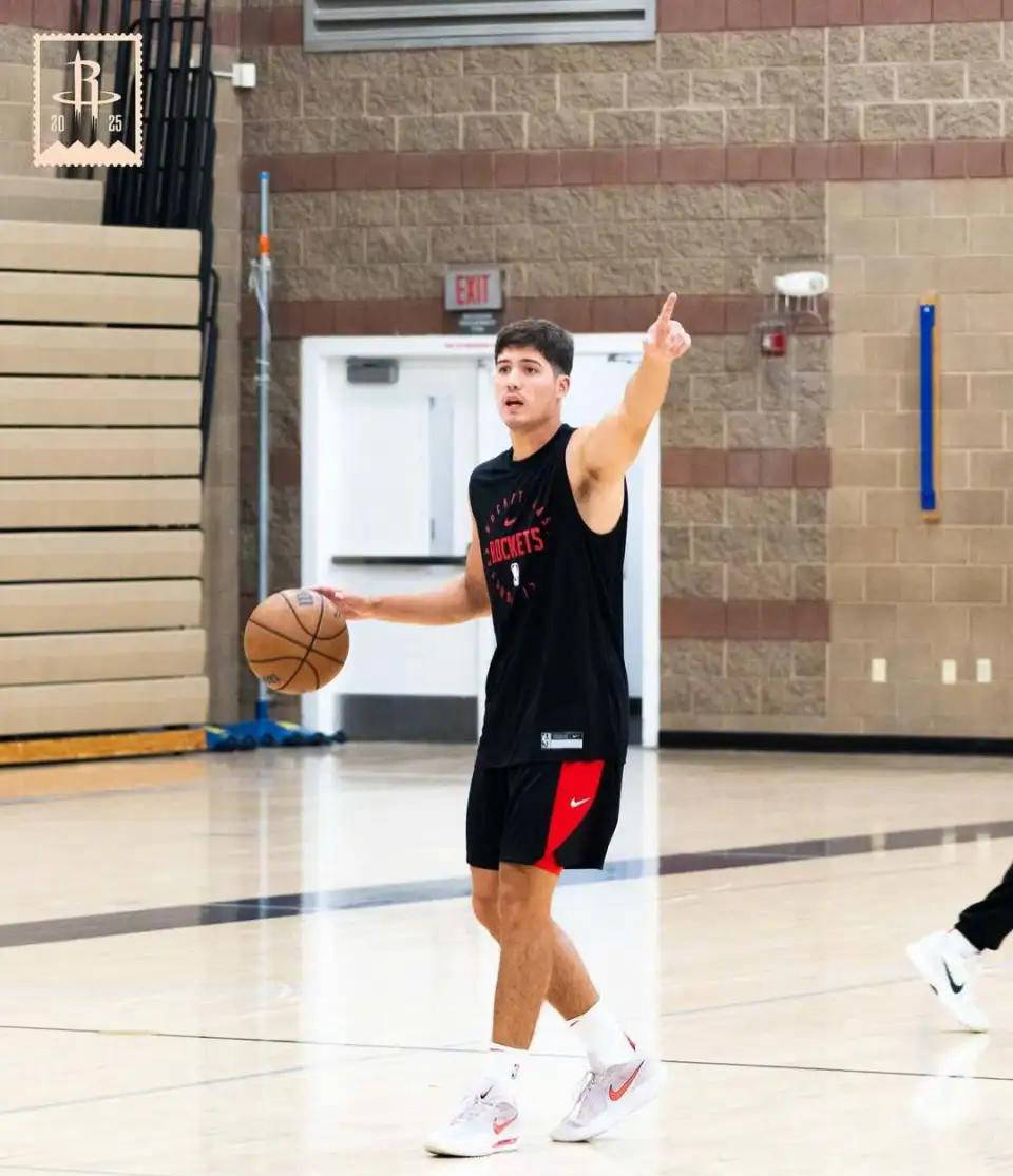 火箭战胜森林狼，莫里斯关键时刻发挥突出