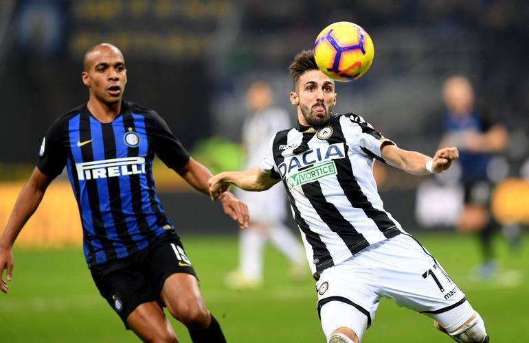 完美合作！球员默契配合打破对手防线的简单介绍