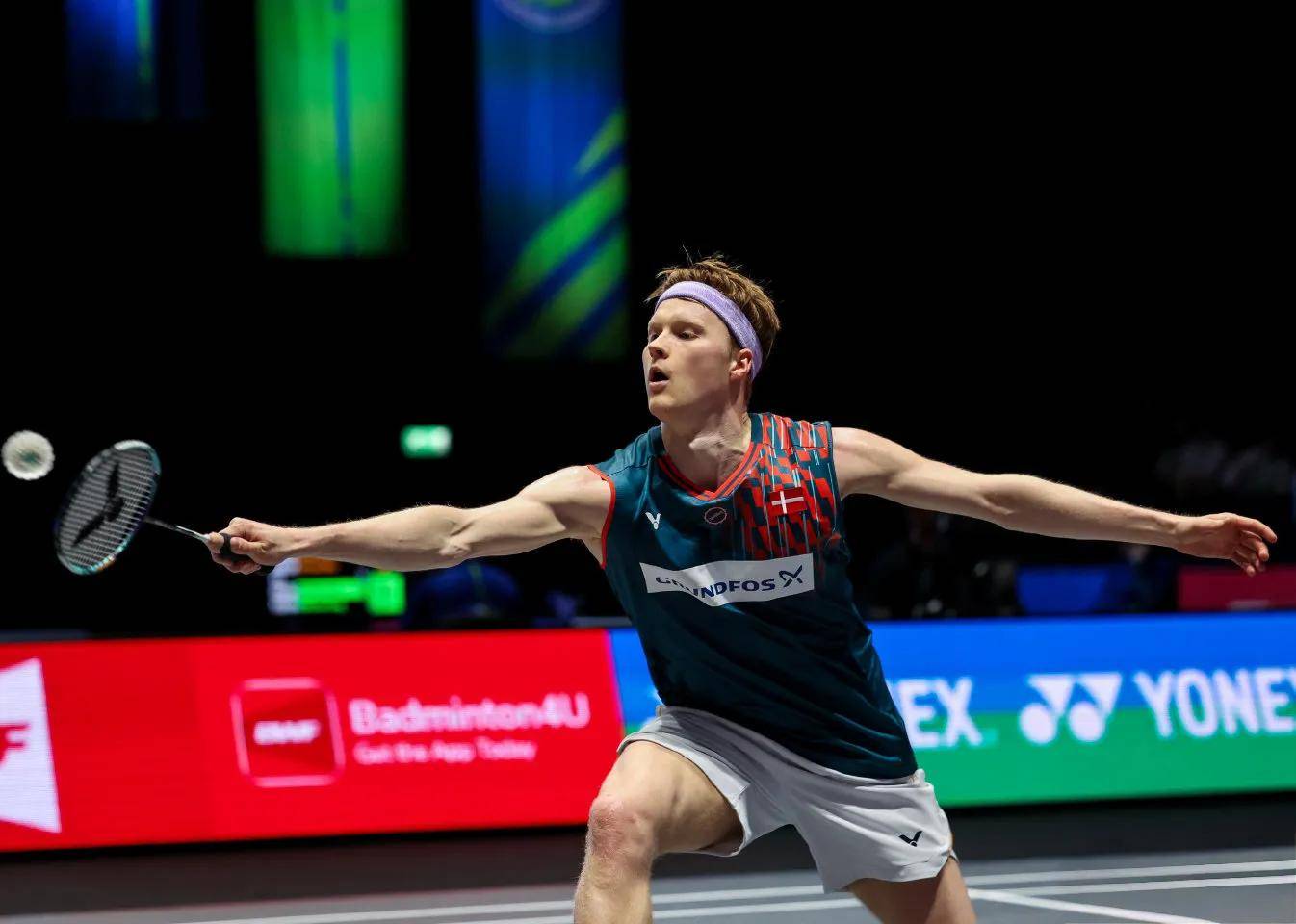 开云体育官网-瑞士队员场上奋力拼搏，取胜晋级