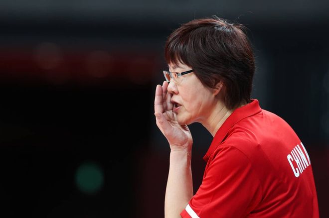 排球传奇谢幕,球迷泪洒赛场 排球传奇谢幕,球迷泪洒赛场