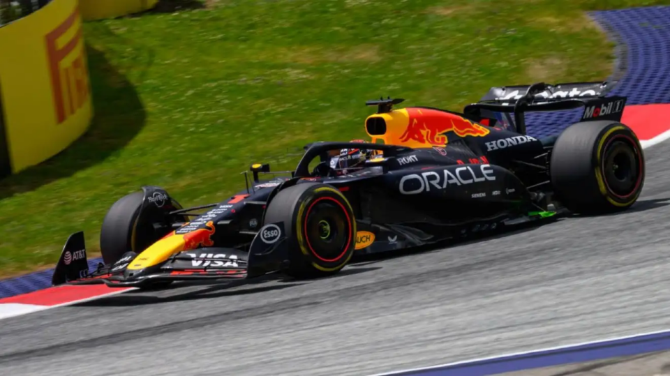 开云APP-雷诺车队鏖战红牛车队，诺里斯刷新纪录