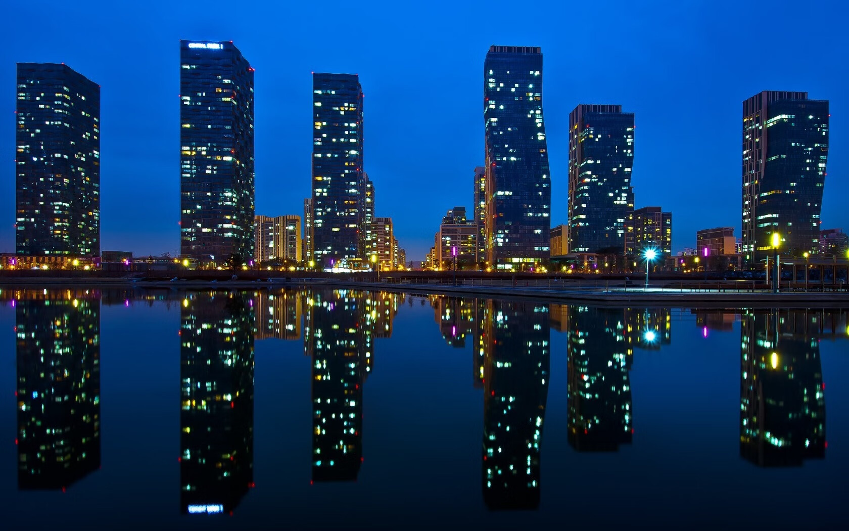 蓝鹰展翅撕裂夜幕,意甲焦点战悬念早逝