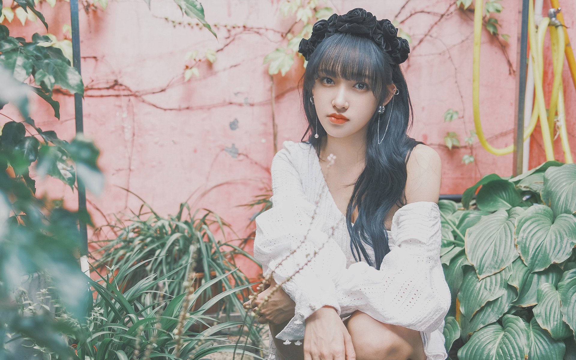 开云官网-东方群狼撕碎鹈鹕,西方独狼绝境起舞,硬仗背后的篮球哲学双城记